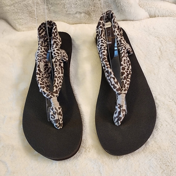 Sanuk sandals 9 - Picture 3 of 6